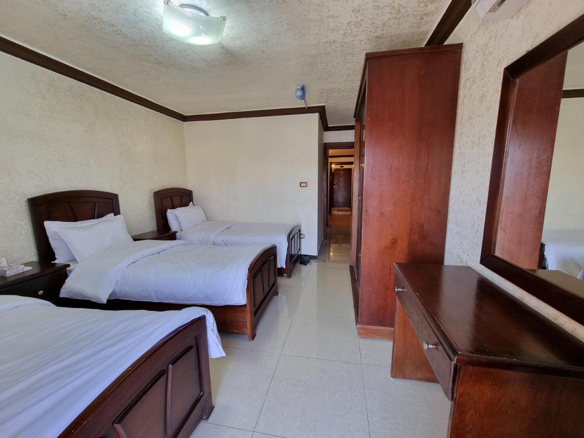 Nahas Plaza Aparthotel อีรบิด ภายนอก รูปภาพ