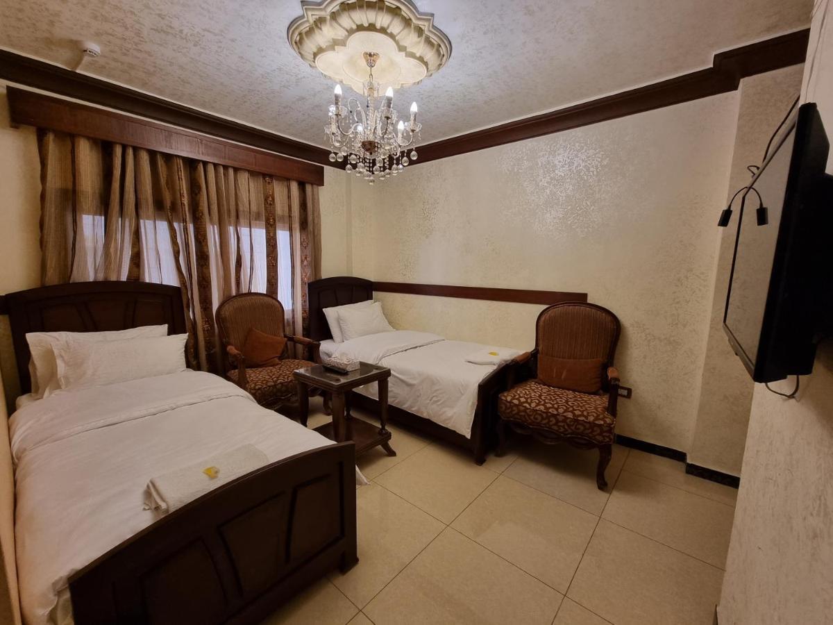 Nahas Plaza Aparthotel อีรบิด ภายนอก รูปภาพ