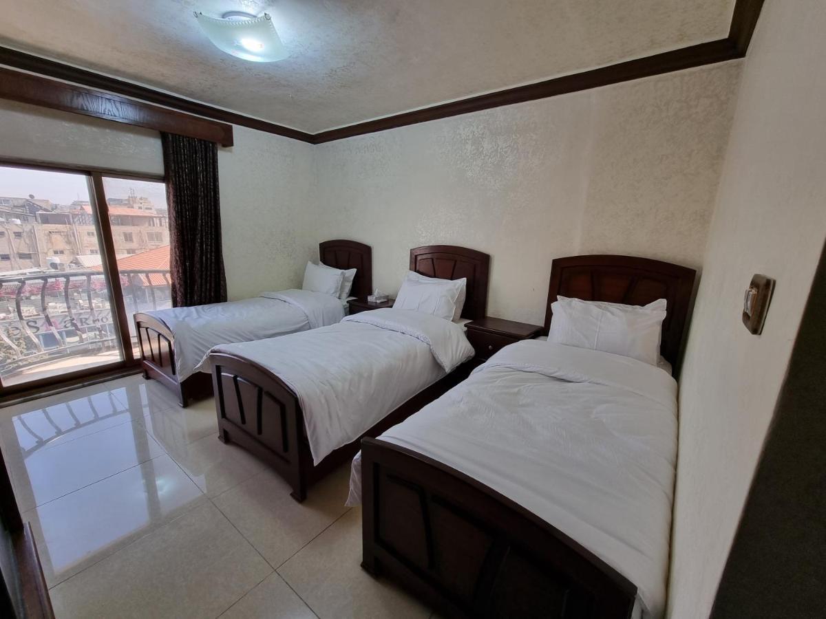 Nahas Plaza Aparthotel อีรบิด ภายนอก รูปภาพ