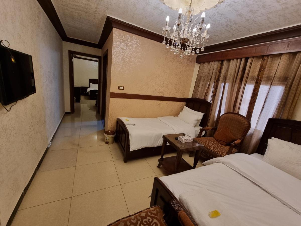 Nahas Plaza Aparthotel อีรบิด ภายนอก รูปภาพ