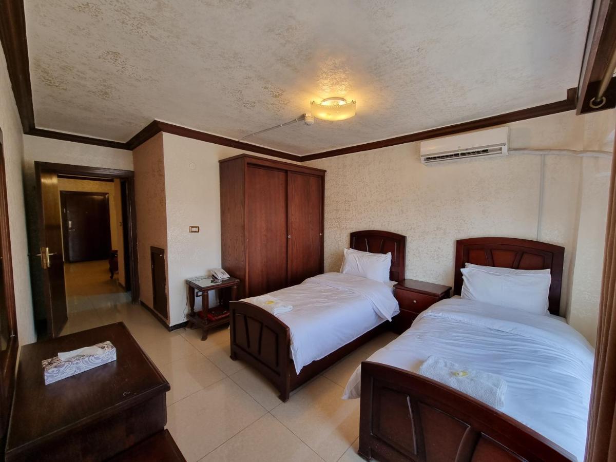 Nahas Plaza Aparthotel อีรบิด ภายนอก รูปภาพ