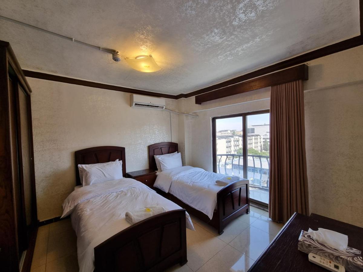 Nahas Plaza Aparthotel อีรบิด ภายนอก รูปภาพ