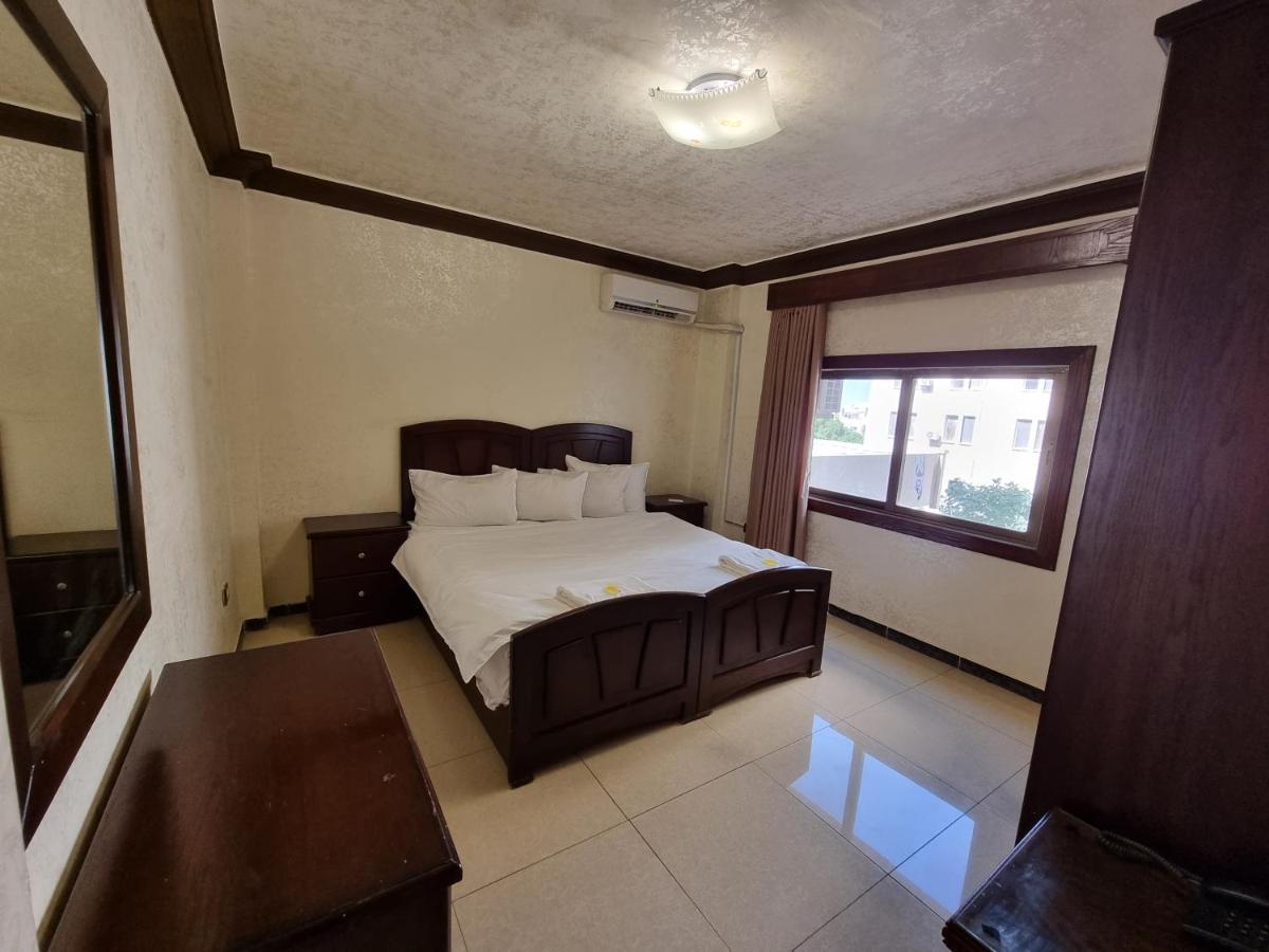 Nahas Plaza Aparthotel อีรบิด ภายนอก รูปภาพ