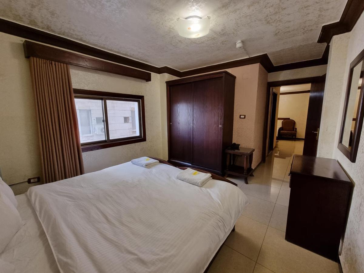 Nahas Plaza Aparthotel อีรบิด ภายนอก รูปภาพ