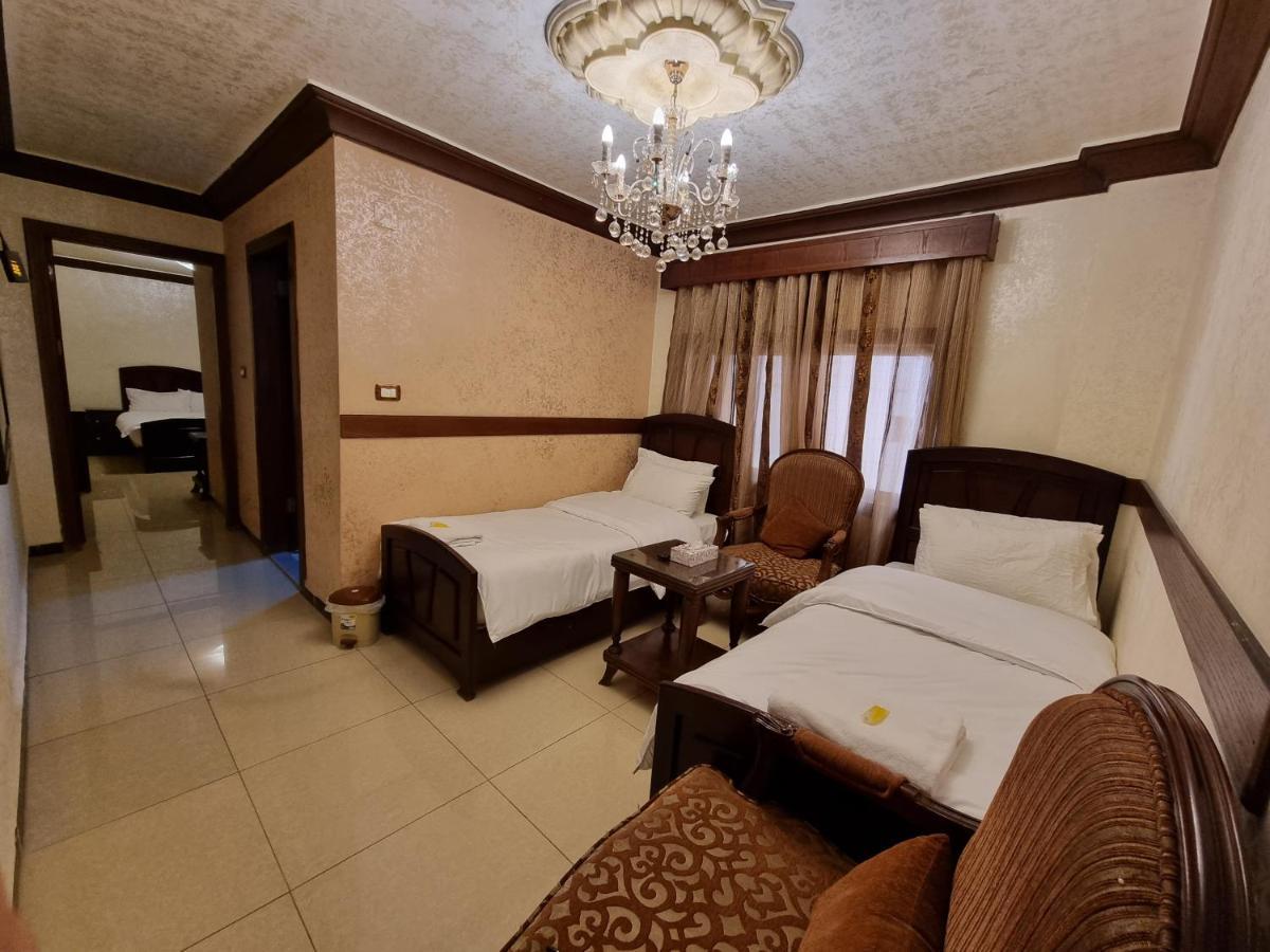 Nahas Plaza Aparthotel อีรบิด ภายนอก รูปภาพ