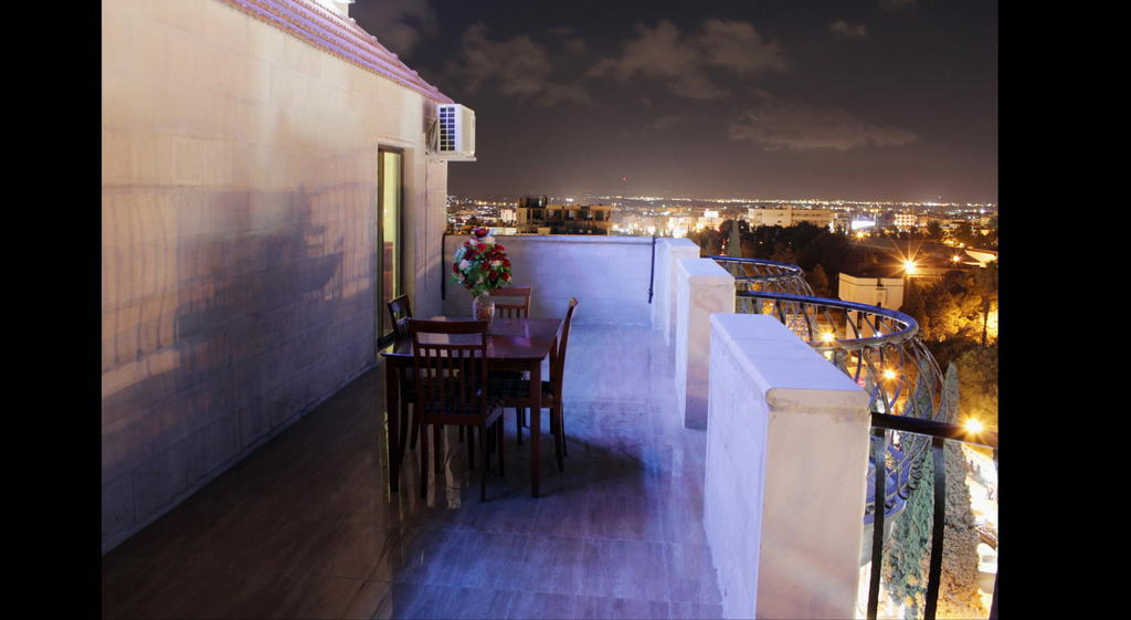 Nahas Plaza Aparthotel อีรบิด ภายนอก รูปภาพ