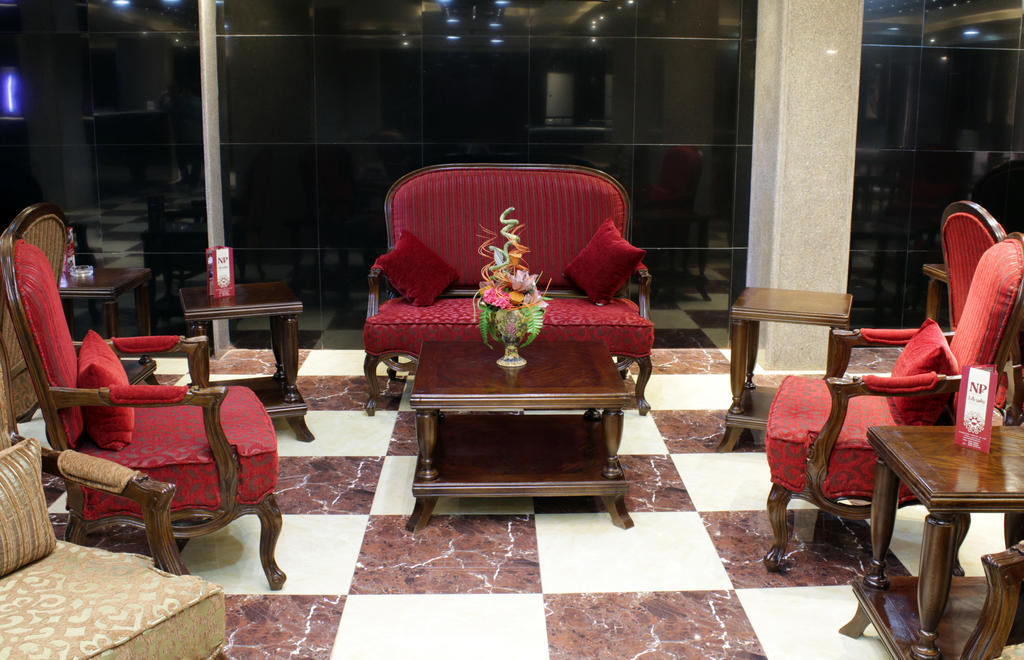 Nahas Plaza Aparthotel อีรบิด ภายนอก รูปภาพ