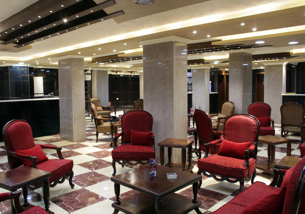 Nahas Plaza Aparthotel อีรบิด ภายนอก รูปภาพ