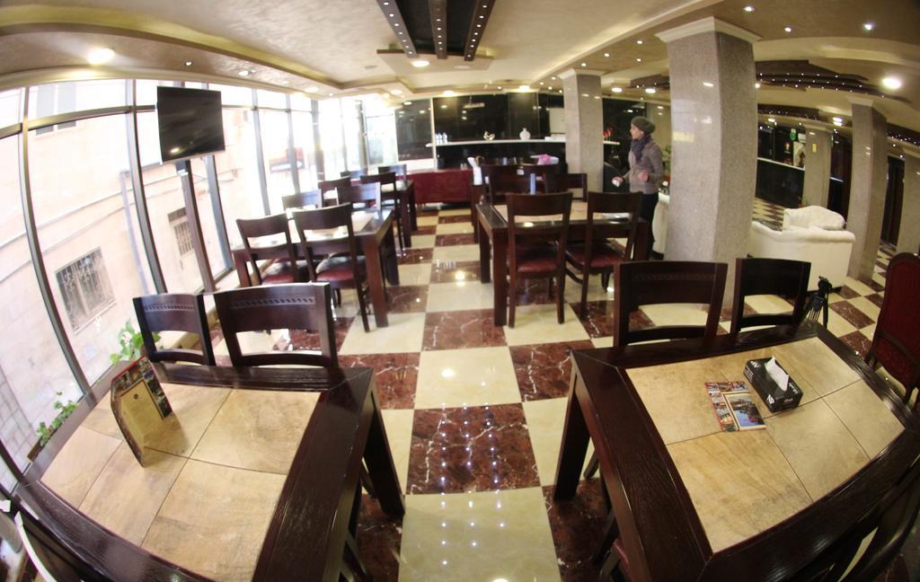 Nahas Plaza Aparthotel อีรบิด ภายนอก รูปภาพ